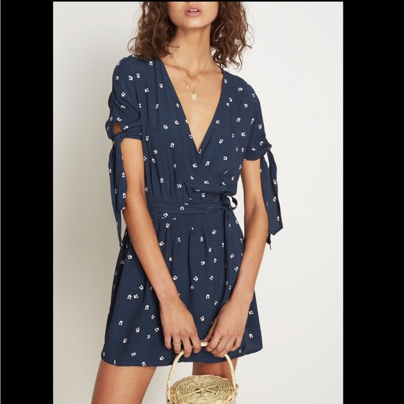 Faithfull the Brand Dresses & Skirts - 🔥SALE! NWT Faithfull the Brand blue print Oslo wrap dress